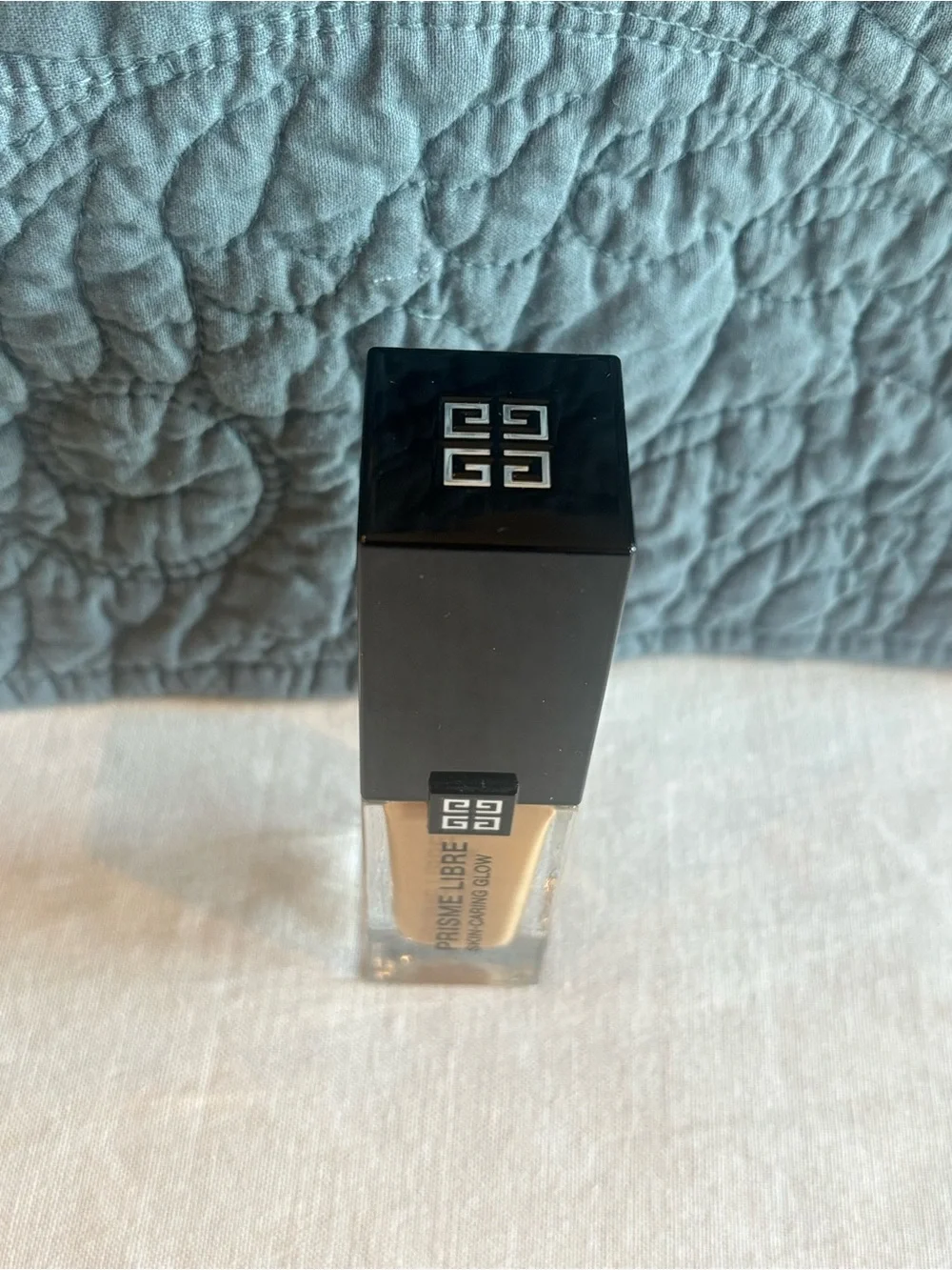 Givenchy Prisme Libre Skin-Caring Glow Foundation 4-W310 Medium Warm
